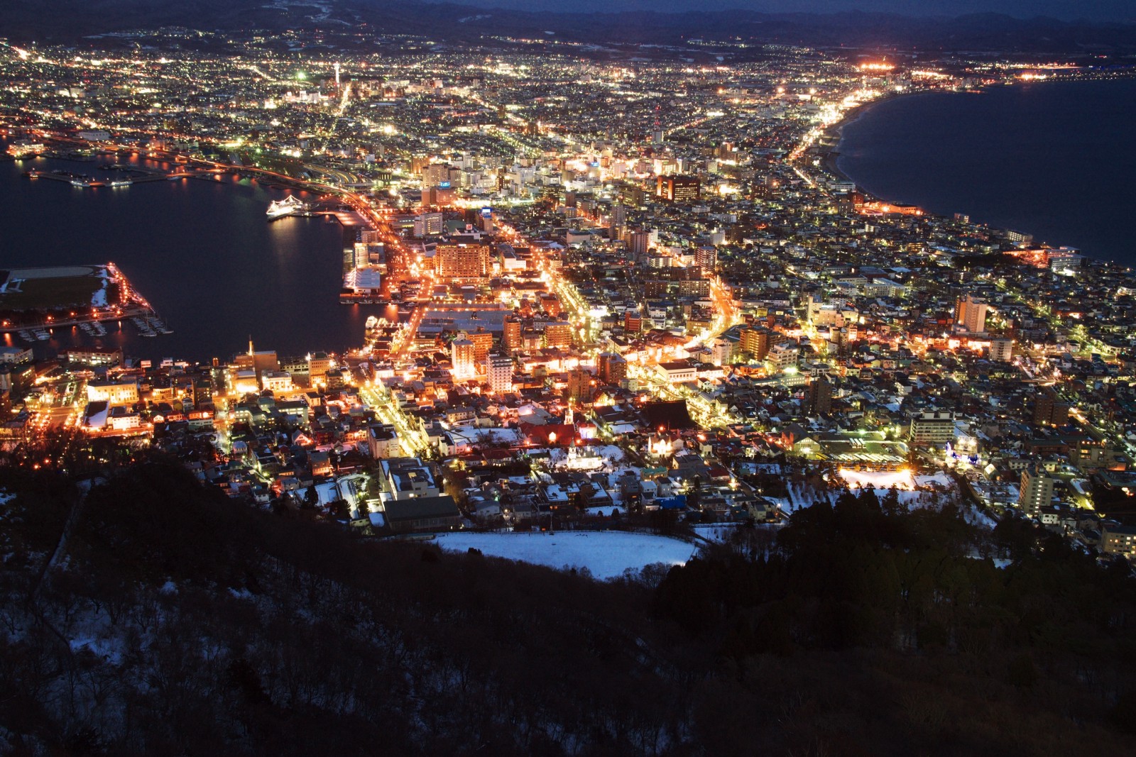 The astonishing night view of the city from Mt Hakodate